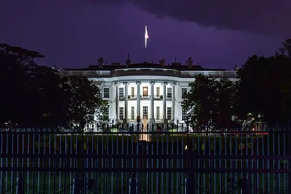 美国联邦政府正式“关门”！约80万名联邦雇员将被迫无薪休假！上次关门也是特朗普任内