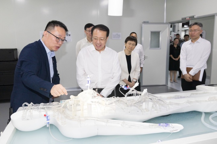 龚正调研上海生物医药产业 以人工智能助推产业跃升蝶变 打造世界级产业高地