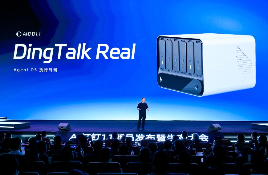全球首发AI工作智能操作系统 陈航回归后钉钉“软硬兼施”
