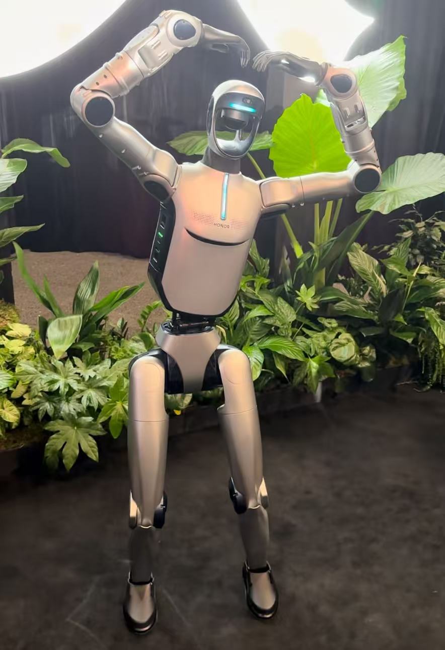 AI硬件争霸MWC2026:手机厂商求变 眼镜与机器人吸睛