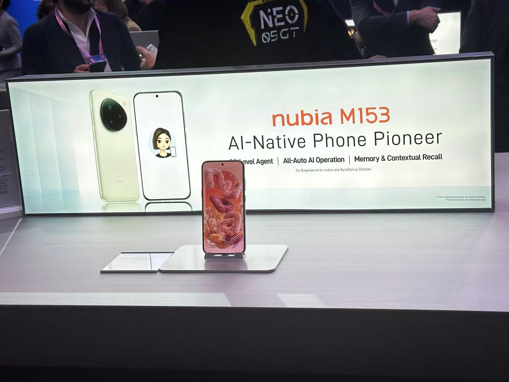 AI硬件争霸MWC2026:手机厂商求变 眼镜与机器人吸睛