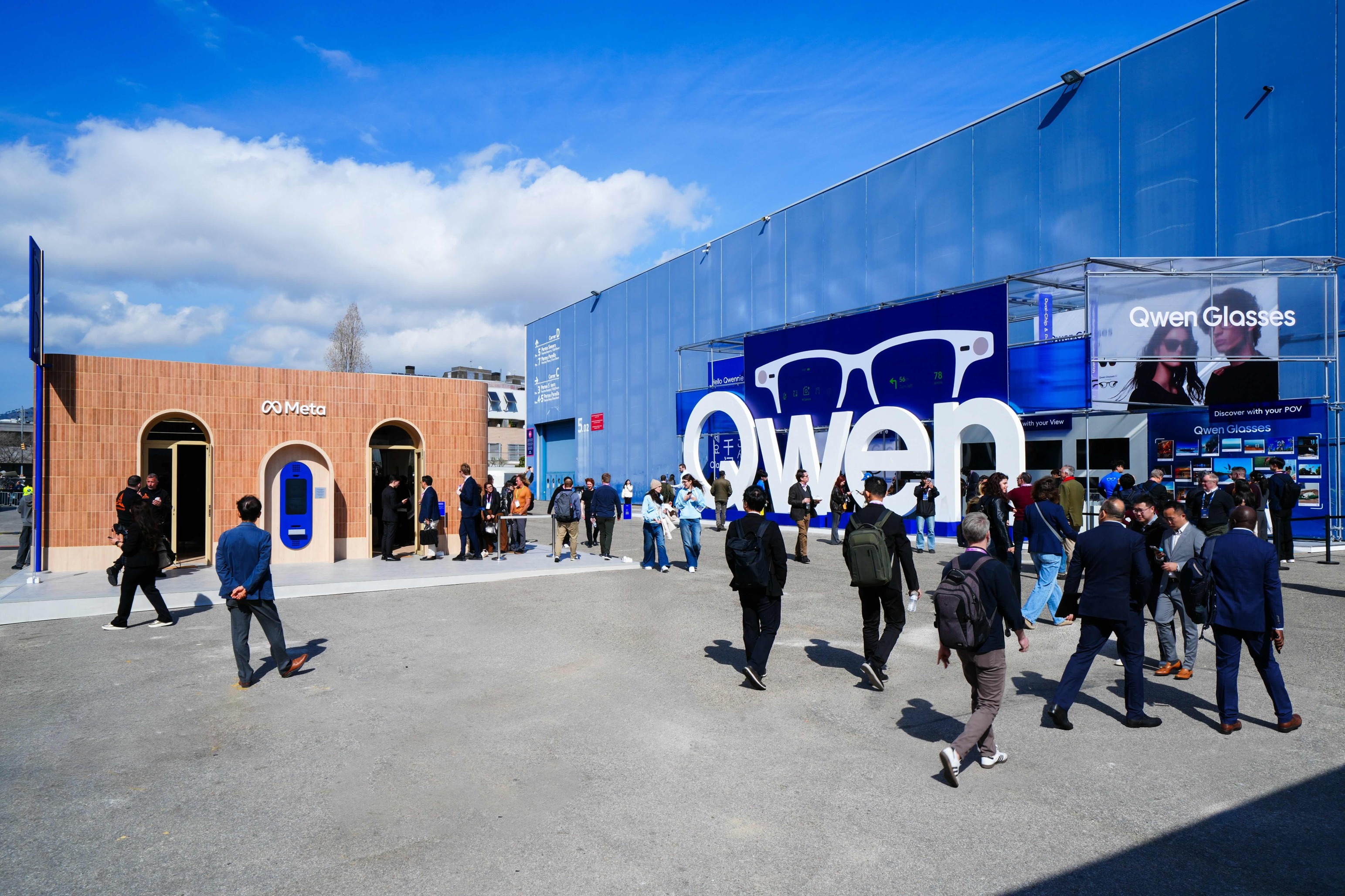 AI硬件争霸MWC2026:手机厂商求变 眼镜与机器人吸睛