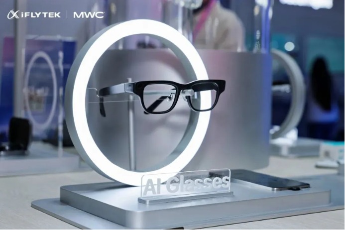 AI硬件争霸MWC2026:手机厂商求变 眼镜与机器人吸睛