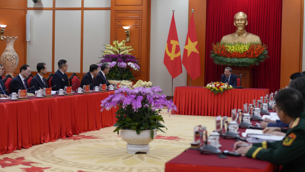 越共中央总书记苏林会见王毅一行