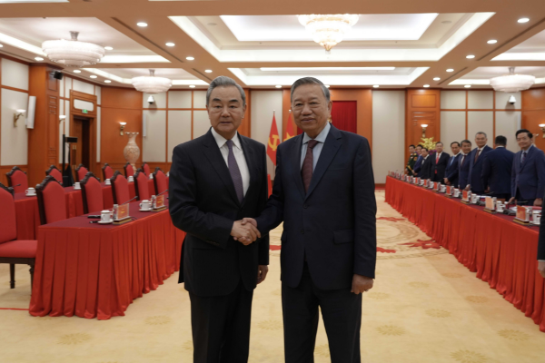 越共中央总书记苏林会见王毅一行