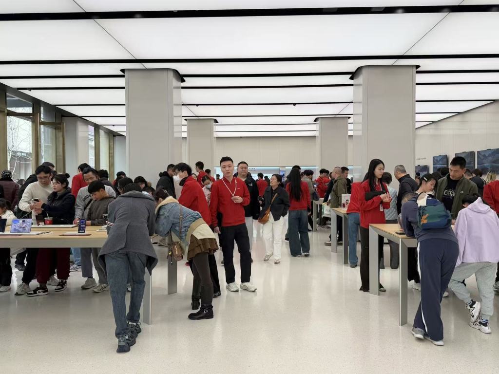 销量比去年好太多!新国补落地叠加厂商促销 上海手机市场新春喜洋洋